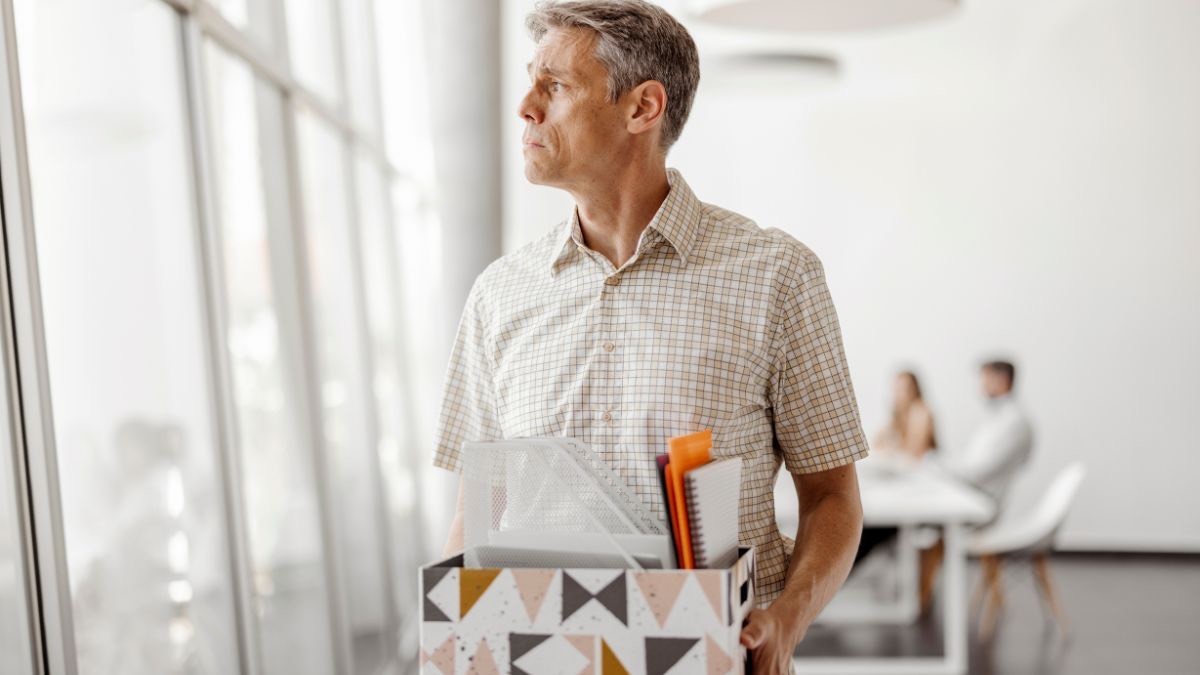 Is het mogelijk om een ​​werknemer met een vast contract te ontslaan?