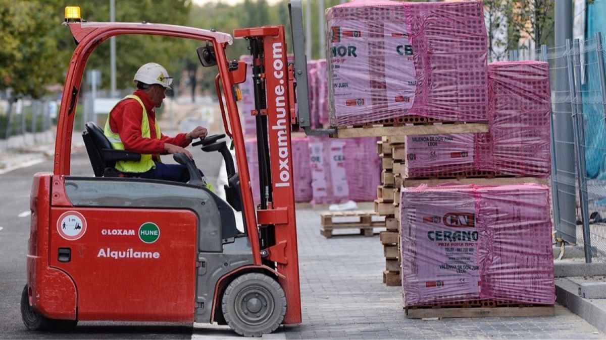 SEPE en Fundae publiceren een gratis cursus om als heftruckchauffeur aan de slag te gaan en 2.000 euro te verdienen
