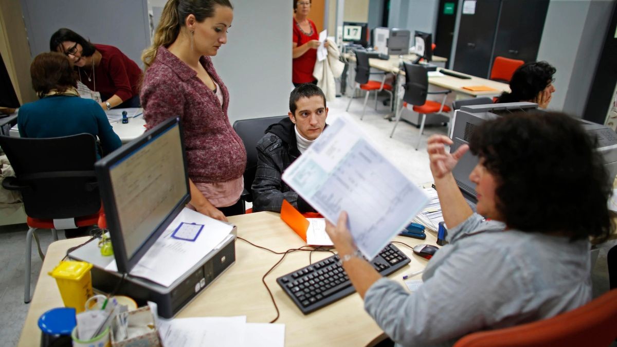 Wat is het verschil tussen een assistent en een beheerder?  Salaris, tegenstellingen en eisen