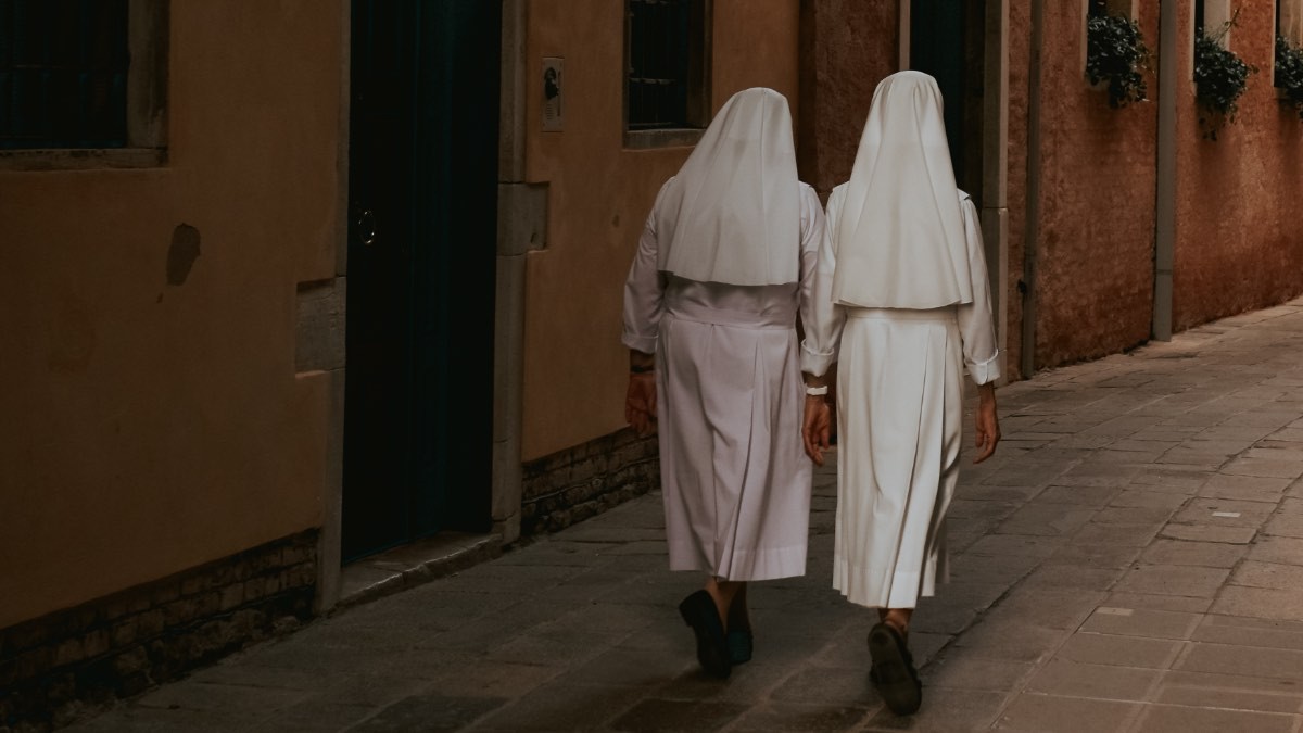 Het Vaticaan is veroordeeld tot een schadevergoeding van 200.000 euro aan een non wegens onredelijk ontslag