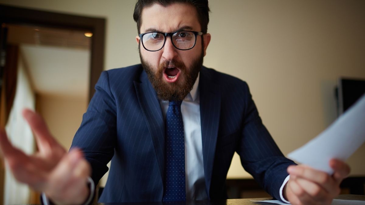 Je baas een ‘klootzak’ noemen is geen reden voor een disciplinair ontslag