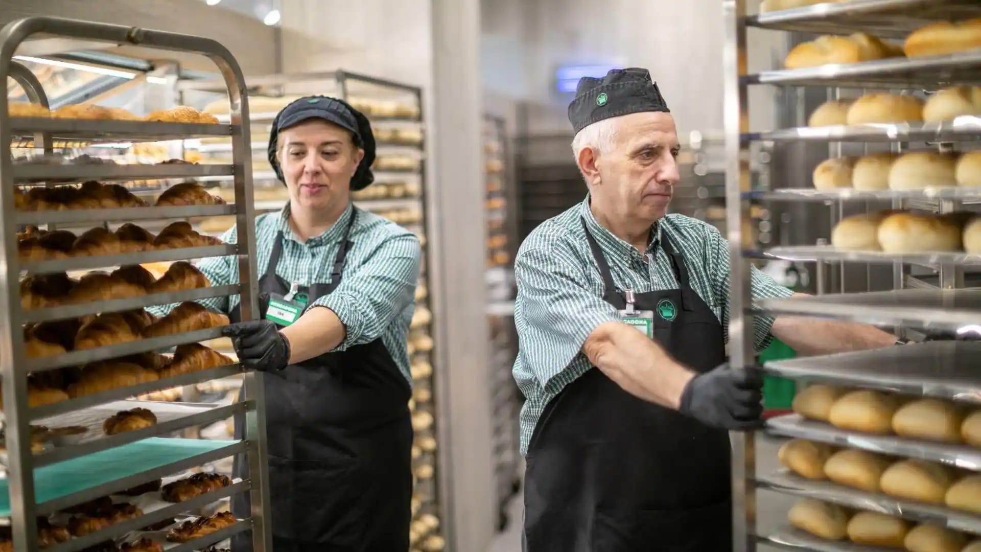 Mercadona zoekt personeel voor 617 vacatures en biedt een salaris van € 1.553 en een vast contract