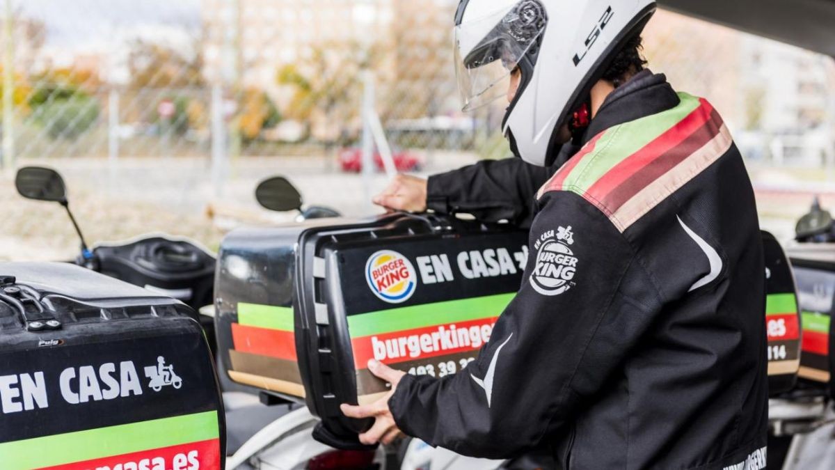 Zonder studie of ervaring: bezorgers gezocht voor een hamburgerrestaurant met een salaris van 1.260 euro