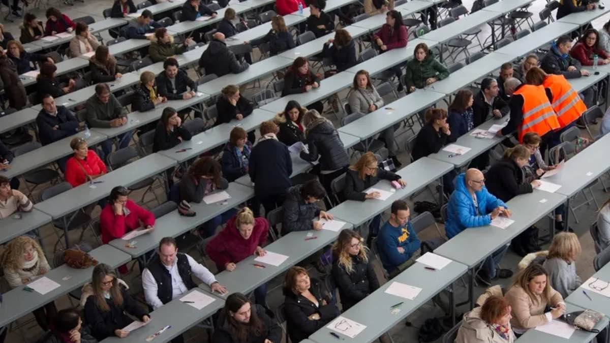 De BOE publiceert deze week nieuwe opposities met honderden plaatsen waar ze alleen om Baccalaureaat vragen