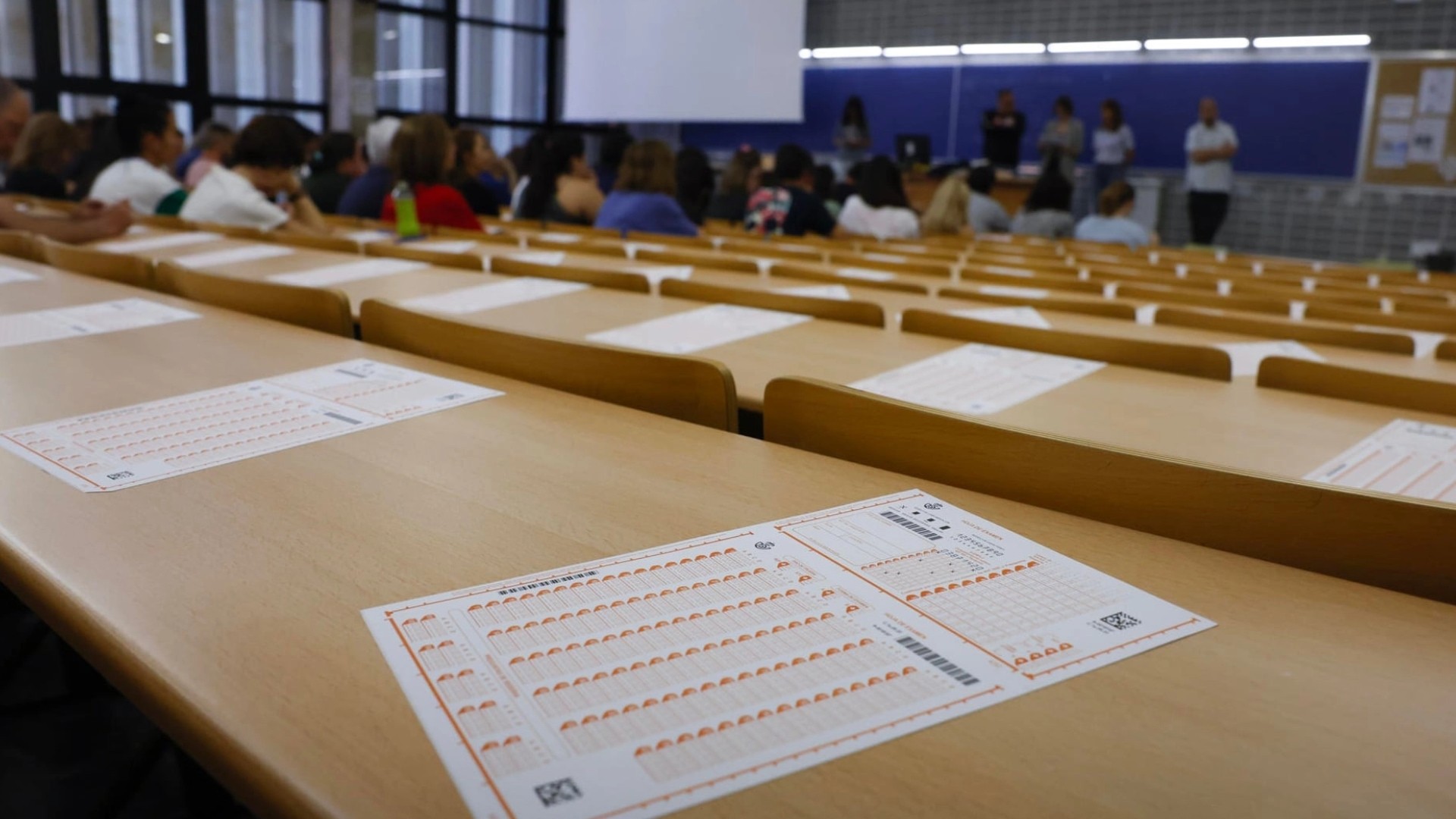 De BOE verrast met 434 oproepen tot oppositie en 6.596 plaatsen voor ES0, bachelor- en universitair diploma