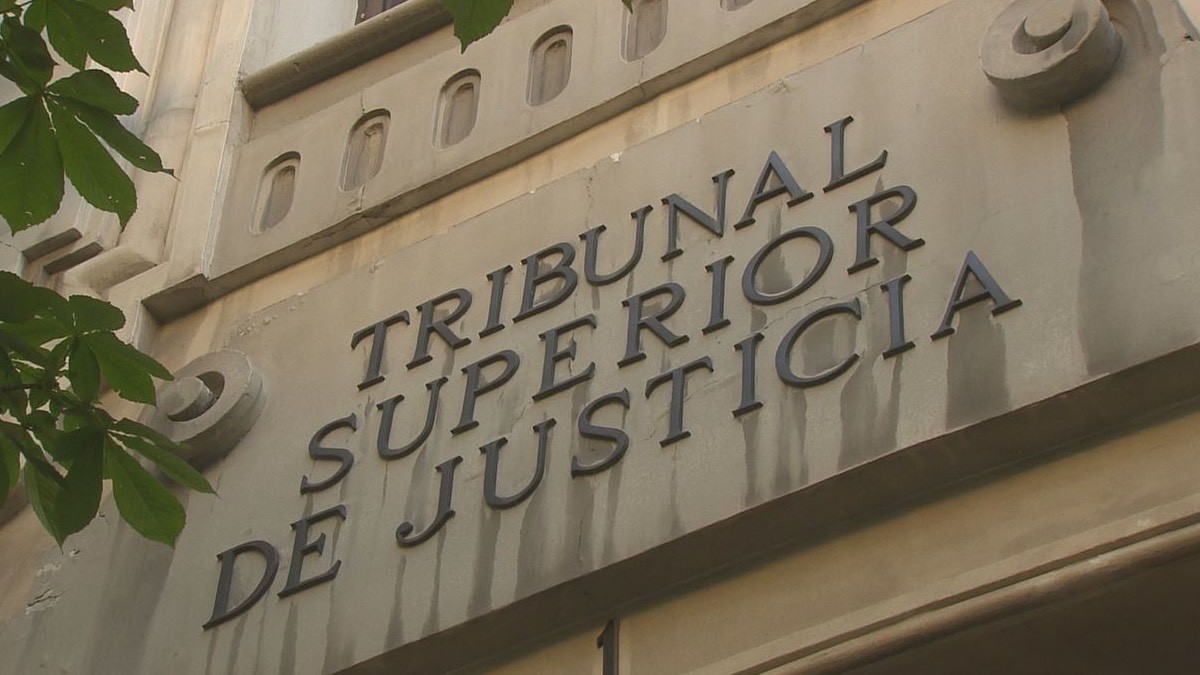 Justitie kent een schadevergoeding van 4.200 euro toe aan de gehandicapte schoonmaker die via sms van de Sociale Zekerheid op de hoogte was van zijn ontslag