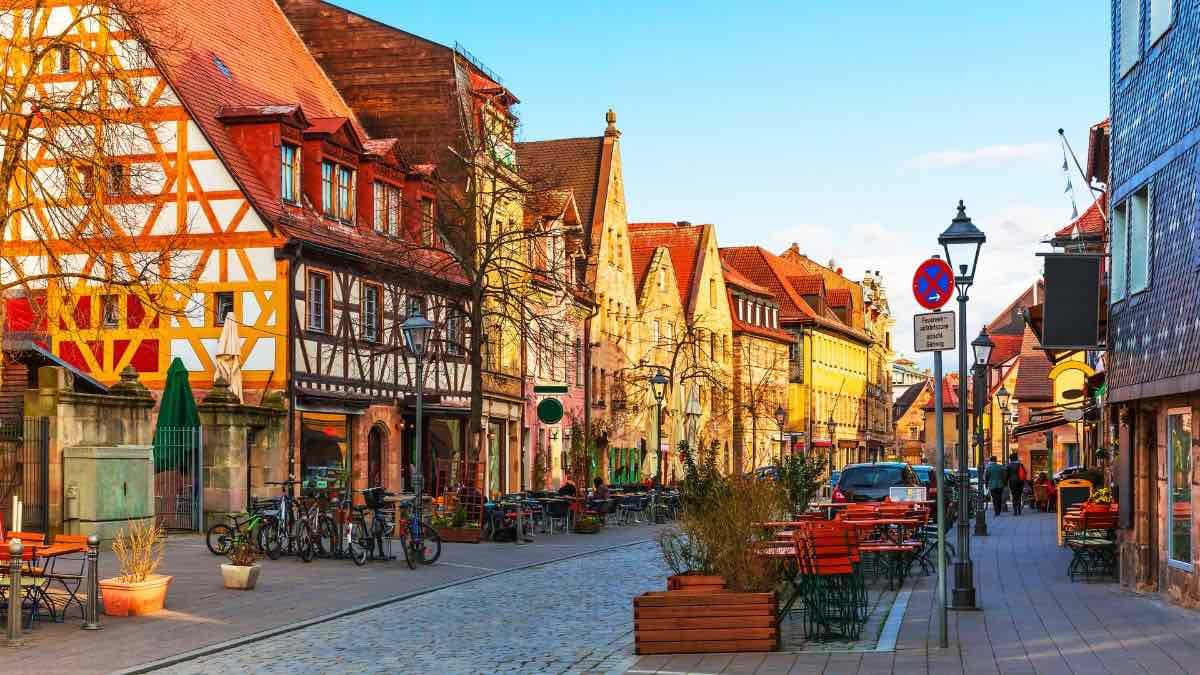 Ze zoeken Spanjaarden in Duitsland om ze gratis op te leiden: gegarandeerd werk met een startsalaris van € 2.500,- en ze vragen niet om Duits