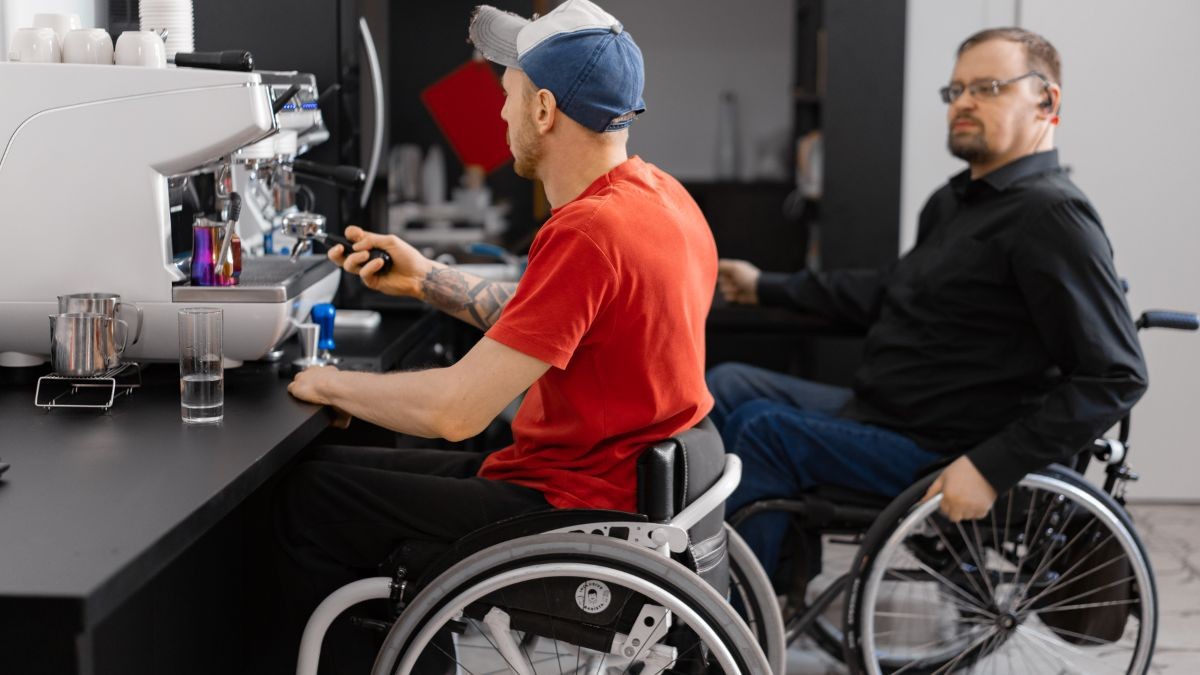 Salaris van 1.500 euro en vast dienstverband: SEPE en Adecco zoeken voor deze banen mensen met een beperking