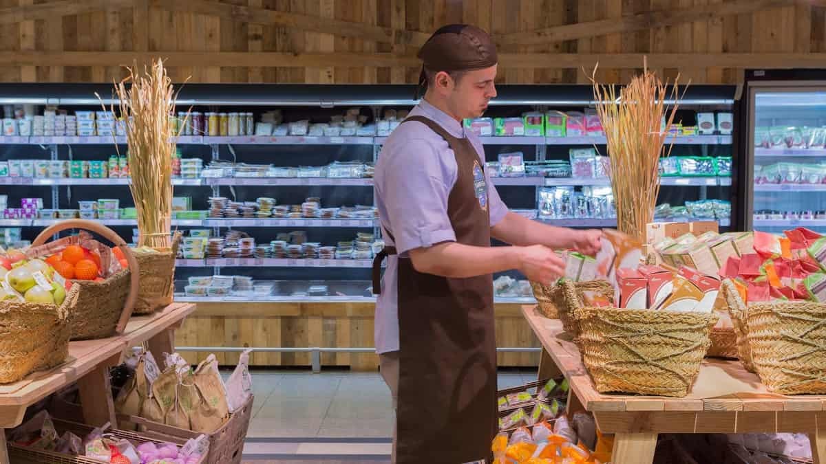 De werkgevers van Carrefour en El Corte Inglés hekelen dat 80% van de ketens geen personeel kan vinden