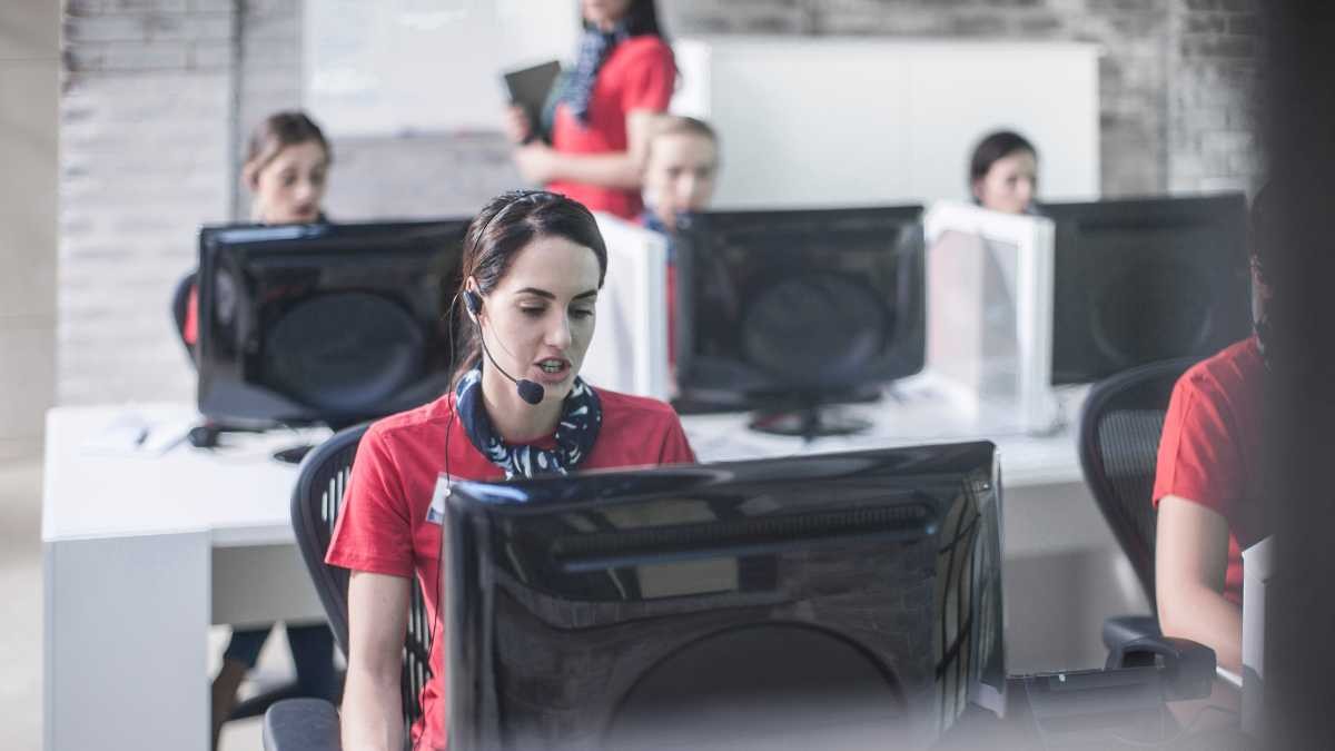 Er zijn meer dan 500 telefoonagenten nodig om in heel Spanje te kunnen werken: flexibele uren en commissies