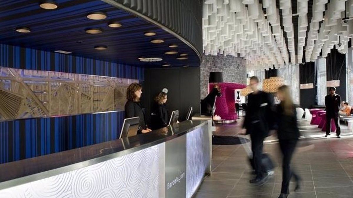 De vermindering van de werkdag tot 37,5 uur is "Een interferentie in sociale dialoog"volgens hotelondernemers