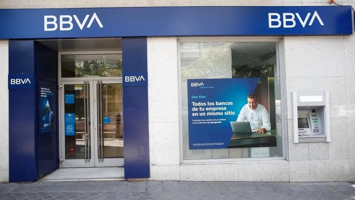 Een werknemer die 13 jaar in BBVA was geweest, wordt ontslagen wegens vermeende onregelmatige operaties ter waarde van 1,2 miljoen euro: Justice verklaart het niet -ontvankelijk