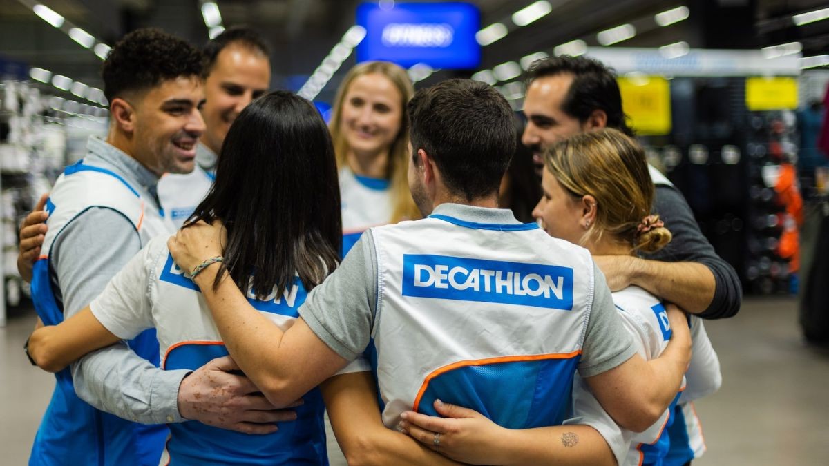Salaris van 1.480 euro en plus Night: Decathlon zoekt personeel zonder ervaring om in hun winkels te werken