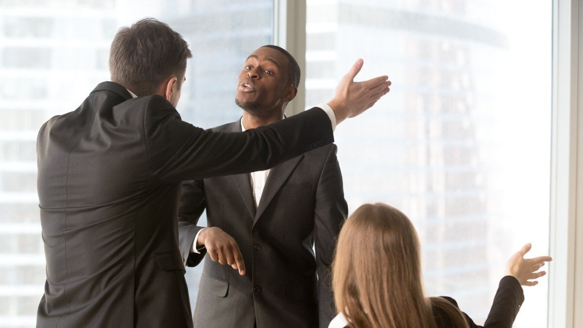 De opperste verbiedt zelfstandige werkzaamheden om vrij te kiezen wanneer ze hun werknemers kunnen straffen