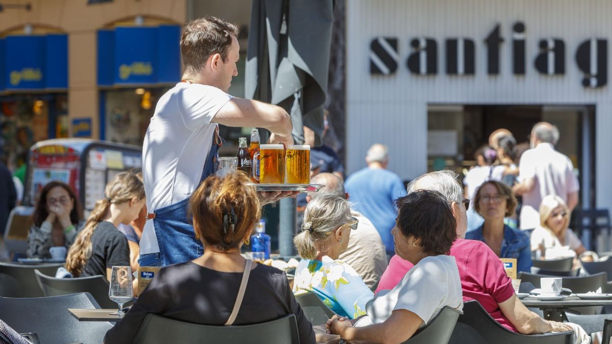 Hij vertelt zijn baas: "Je gezelschap is shit, ik ga je zinken", nadat hij met hem ruzie heeft gemaakt en na 10 jaar zonder compensatie is ontslagen: het is gepast