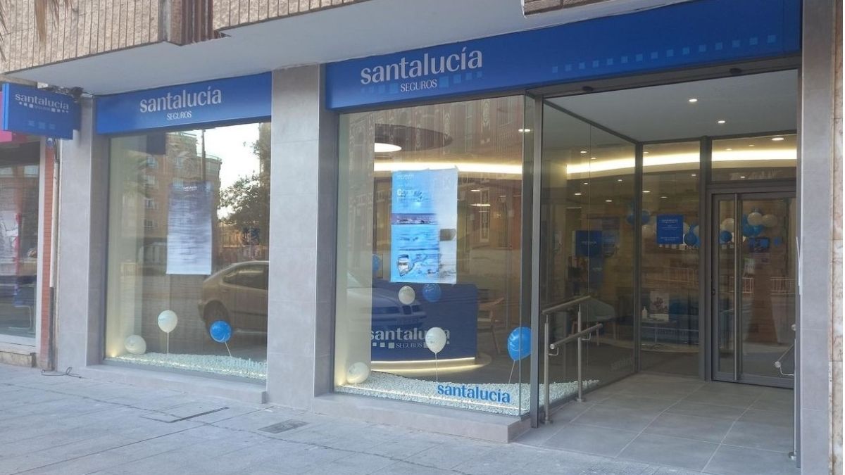 Santa Lucía breidt zijn personeelsbestand uit en zoekt naar nieuwe commercials met fulltime en betaling van prikkels