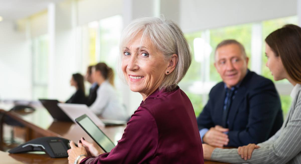 Toptips voor oudere werknemers die zich bij het personeel weergeven