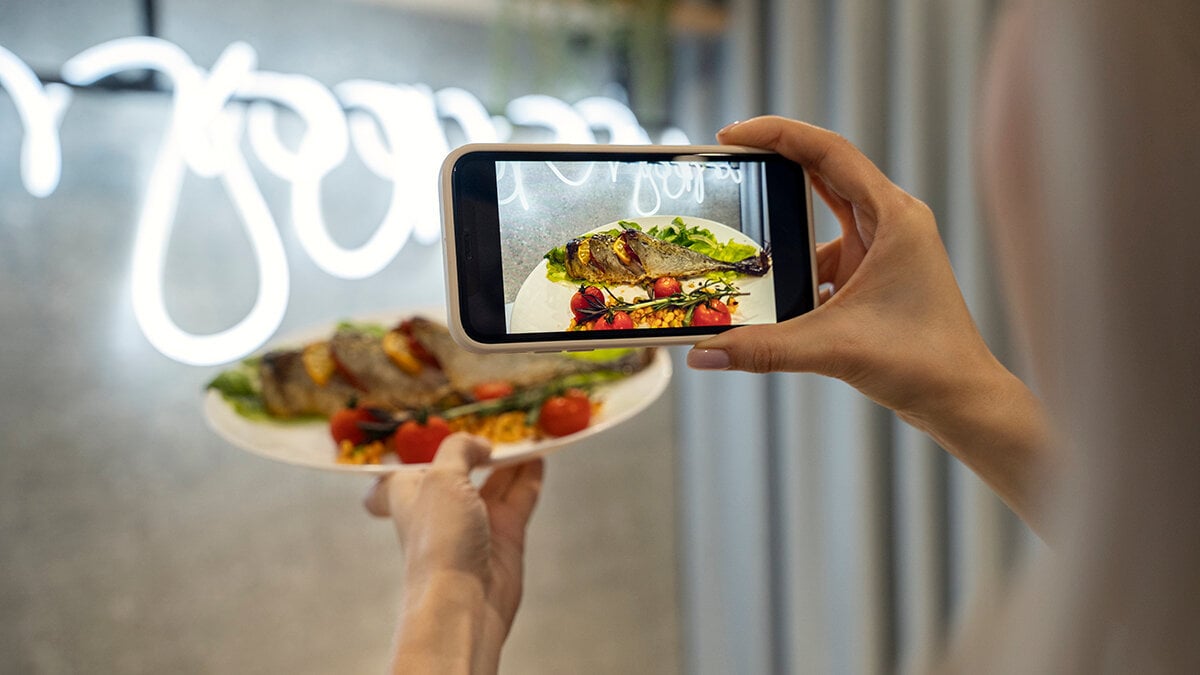 De zelfstandige moet de samenwerkingen van betaalde beïnvloeders identificeren