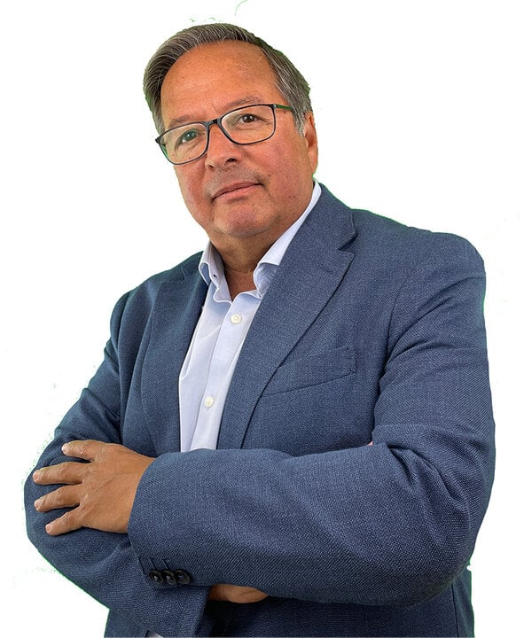 Francisco Paz is directeur van institutionele betrekkingen van Academy of the Transportist
