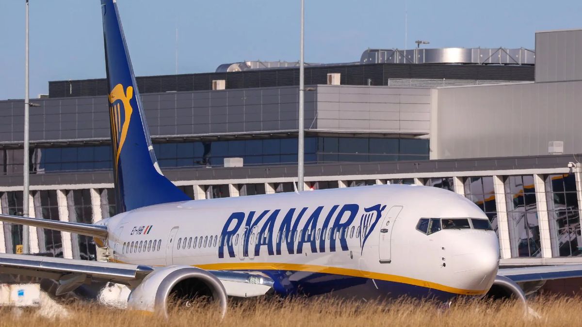 Een Ryanair -medewerker met 14 jaar oud wordt ontslagen voor positief in cannabis in een luchthavencontrole: het is gepast