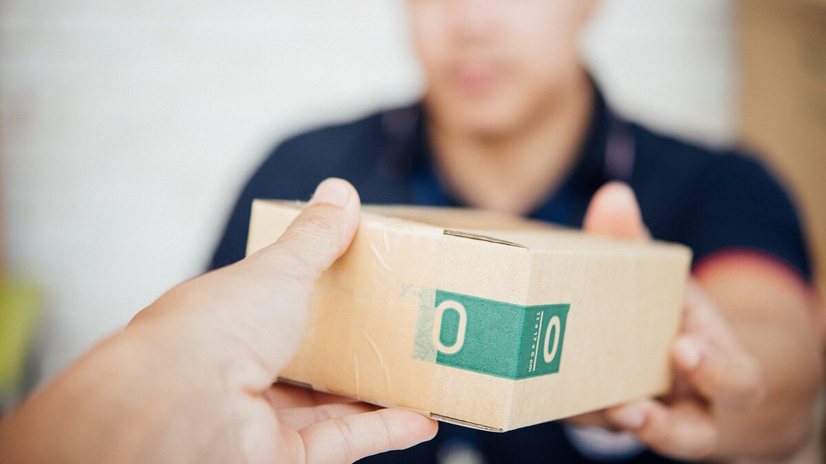 Het gebrek aan controle maakte het mogelijk om de verkoop van vervalingen toe te voegen om via internet te toenemen