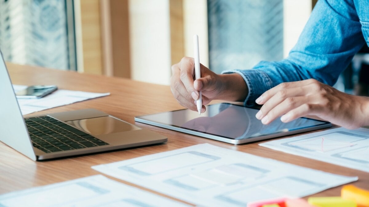 De zelfstandige die ongepaste voordelen in rekening bracht, kan ze door import op 100 euro fractioneren