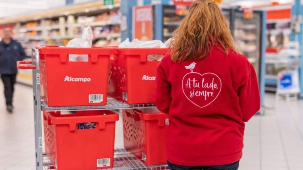 Alcampo verwerpt een werknemer met 36 jaar oud die bier en uitslag in het uniform verborg: gerechtigheid zegt dat het gepast is