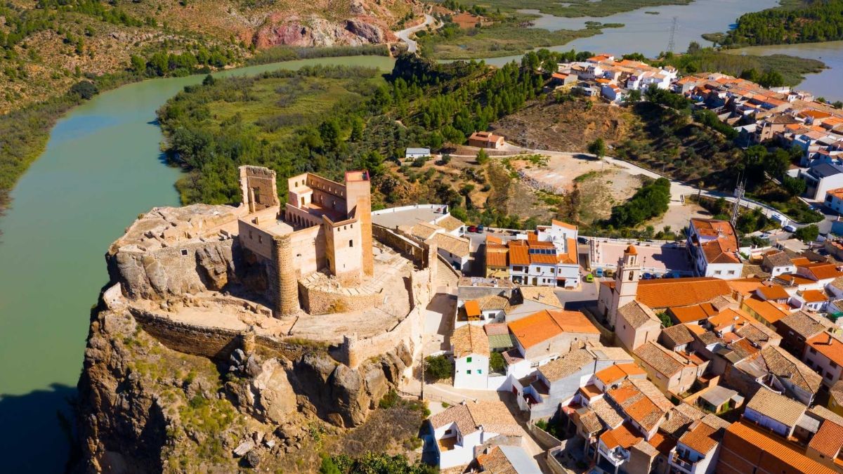 Buren worden gezocht voor deze stad Valencia: er is een mogelijkheid van werkgelegenheid en verkoophuizen voor 50.000 euro