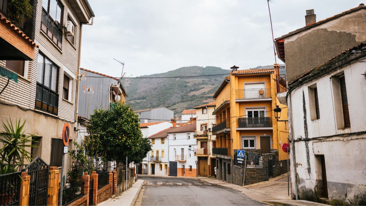 De blanke mensen van Sierra Nevada waar ze villa's verkopen voor 29.000 euro en er zijn zakelijke kansen voor de pensioen van de buren