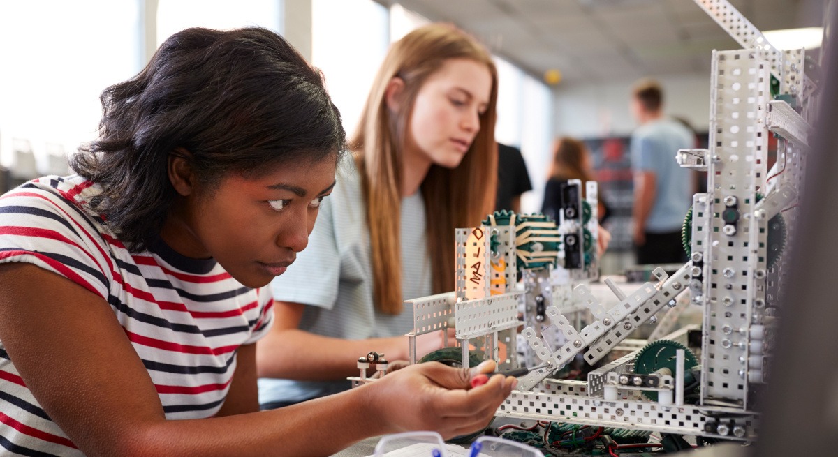 Zijn er meer jonge mensen ervoor om STEM -onderwerpen te bestuderen?