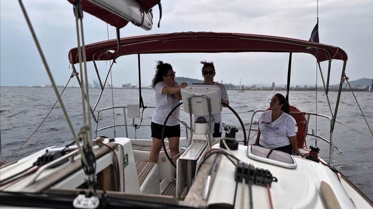 Tien ondernemers beginnen aan een zeilboot om projecten van 'Blue Economics' te lanceren