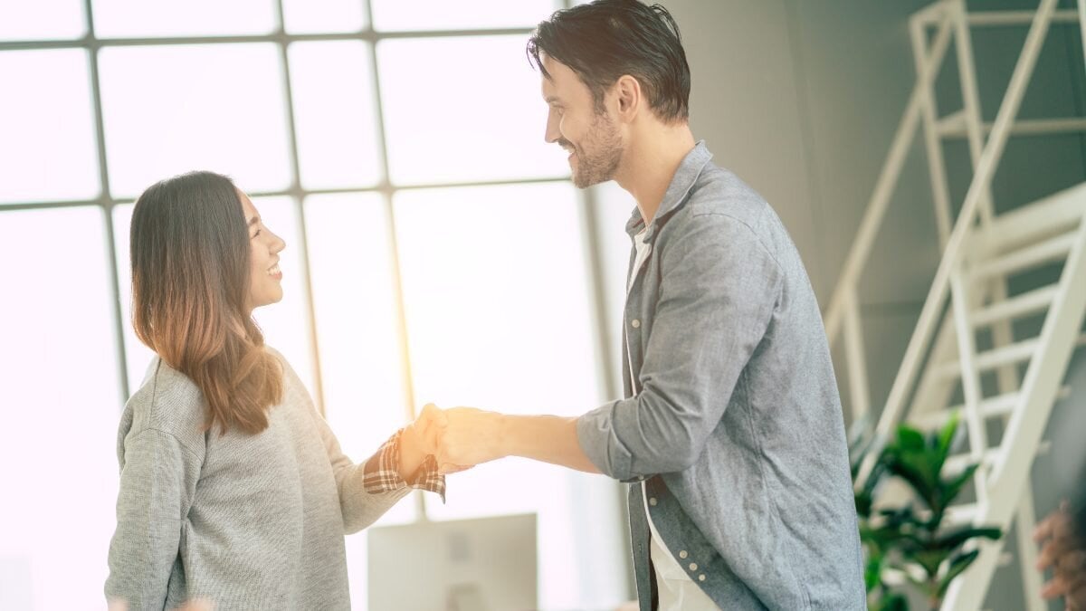 De wet dwingt kleine bedrijven om relaties tussen werknemers te volgen
