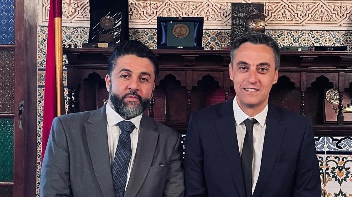 Mohamed Bouzembrak, directeur operaties in Algerije de Omnicra, samen met Fernando Tapia