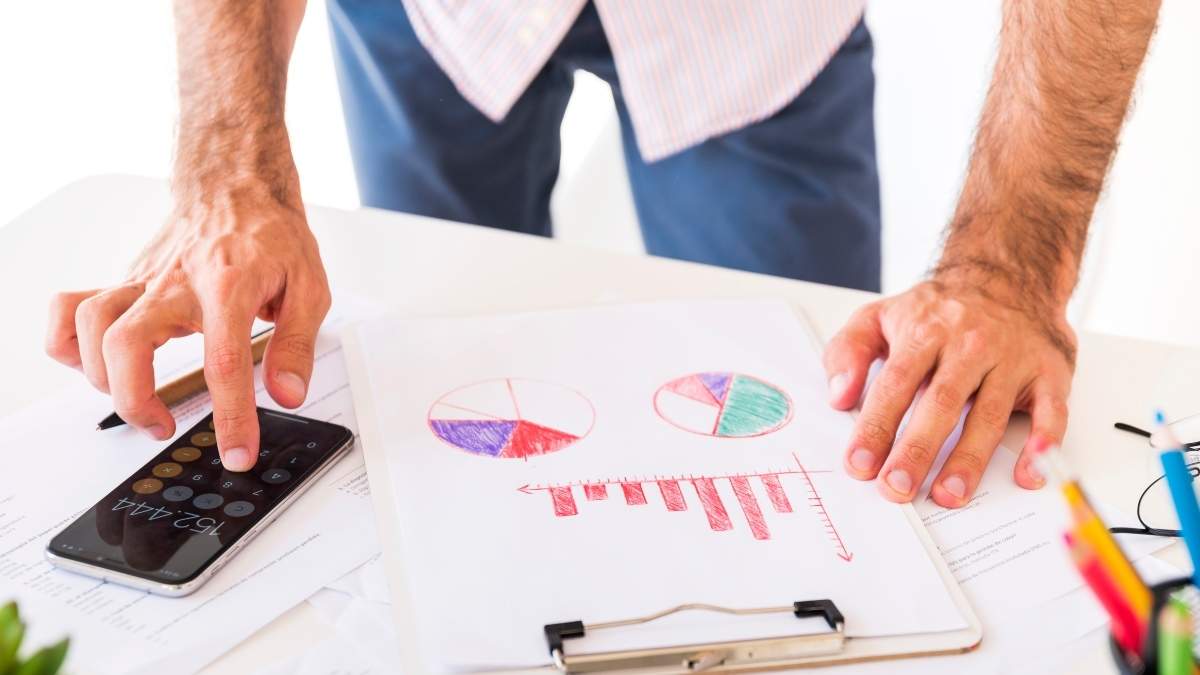 De totale gemiddelde kosten betaalde autonoom per werknemer overschrijdt al 3.250 euro