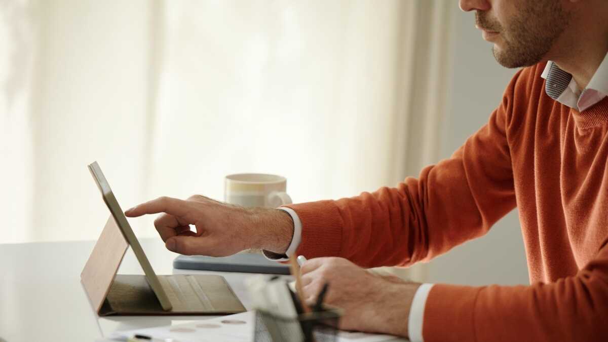 Een autonoom met inkomen van 300 euro per maand moet zich registreren als freelancer