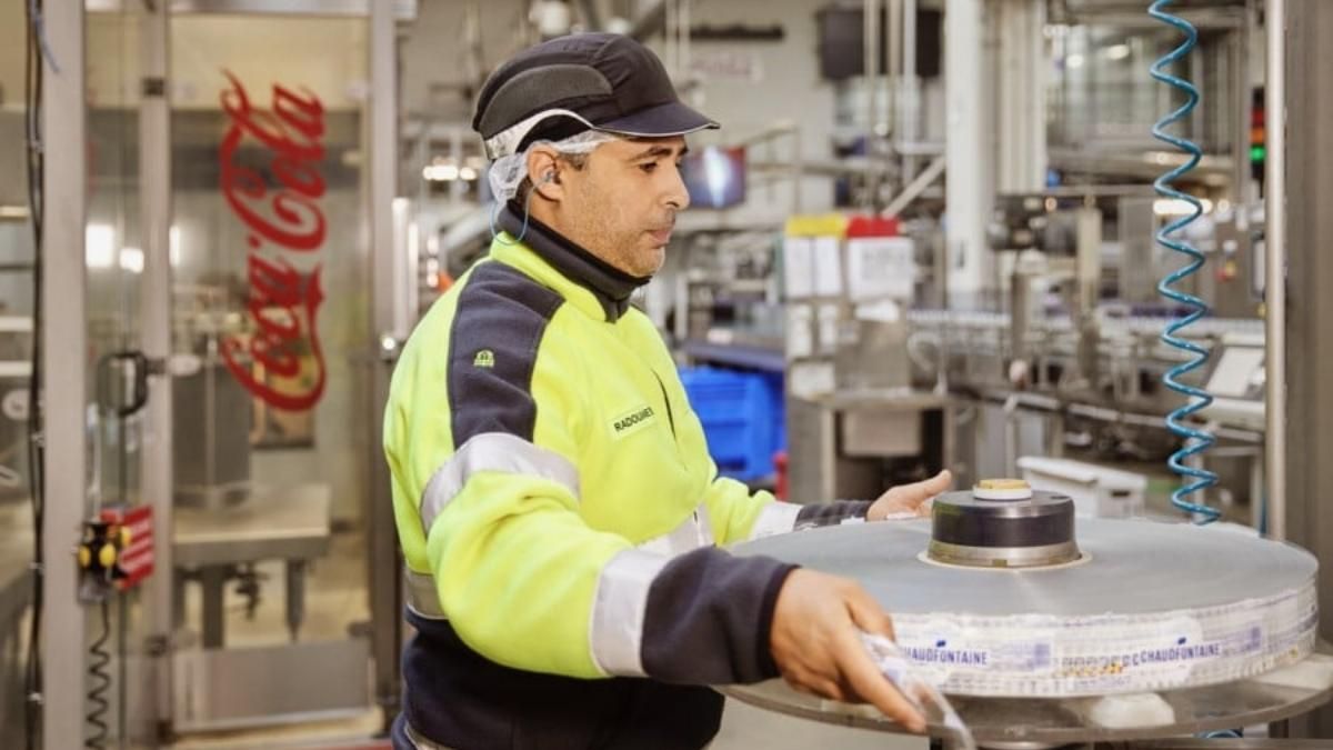 Coca -Cola zoekt personeel dat wil werken met salarissen van maximaal 2.700 euro, onbepaald contract en bedrijfsvoertuig