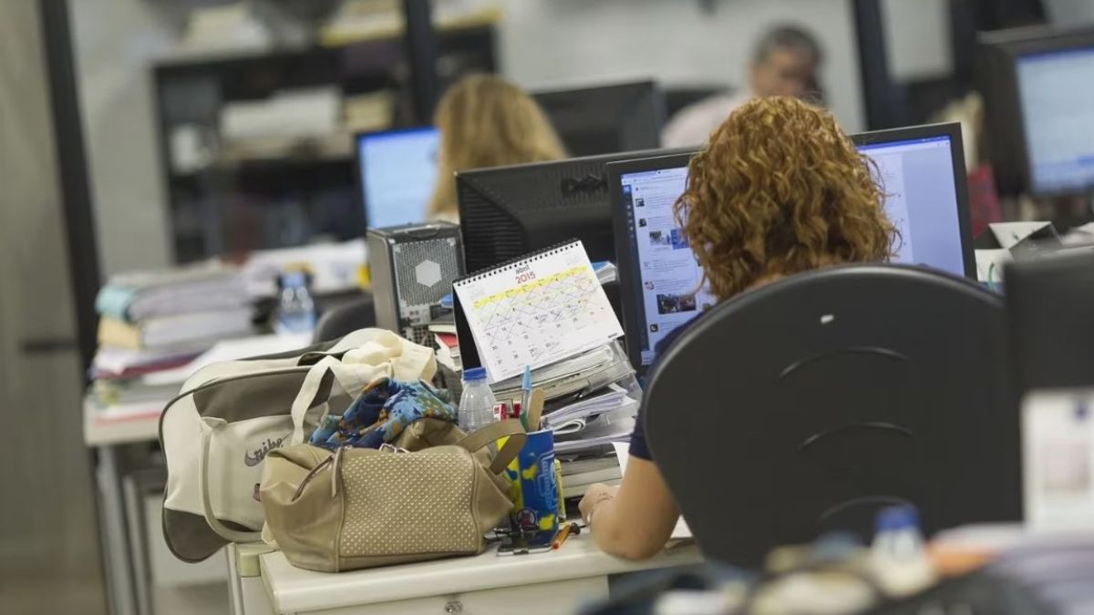 De Sepe publiceerde meer dan 2500 vacatures voor administratief met een vast contract zonder oppositie of studies