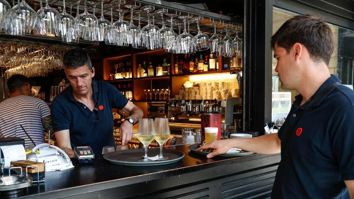 De Spaanse gastvrijheid, gevangen tussen de precaireheid en de lekkage van talent naar andere banen met betere werkomstandigheden