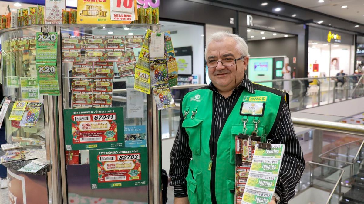 Een elf verkoper wordt ontslagen wegens seksuele intimidatie van 2 werknemers: "Ik hoop dat ik 30 jaar minder had om je te leren wat ze je zouden moeten geven"