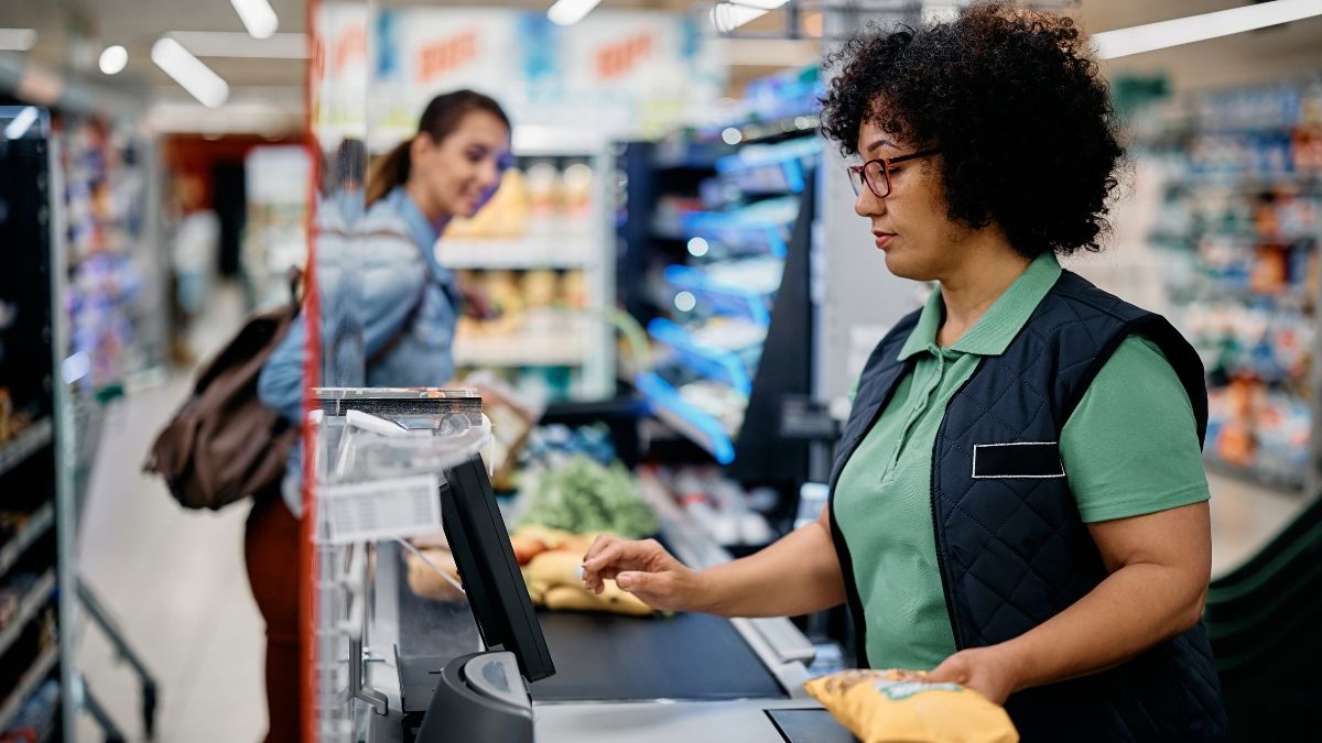 Een medewerker van de supermarkt wordt ontslagen voor het 'helpen' van een klant om een ​​cruise te winnen: Justice zegt dat het niet -ontvankelijk is en moet betalen voor een vergoeding van 39.895,20 euro