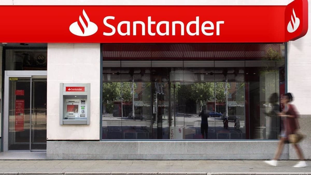 Een werknemer die 35 jaar in Banco Santander was geweest, wordt ontslagen voor leningen van 230.000 euro van klanten: het ontslag is gepast