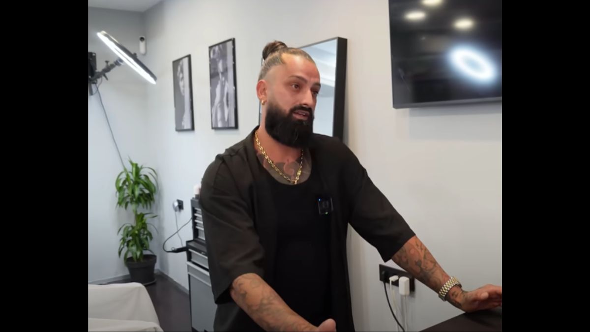 Manuel Cortés, kapper die het haar heeft geknipt naar Cristiano Ronaldo en Bad Bunny: "Als je niet in werkuren bent, rekent je ongeveer 150 euro en als je tijdens werkuren bent, zijn de 150 verzekerd om te vertrekken"