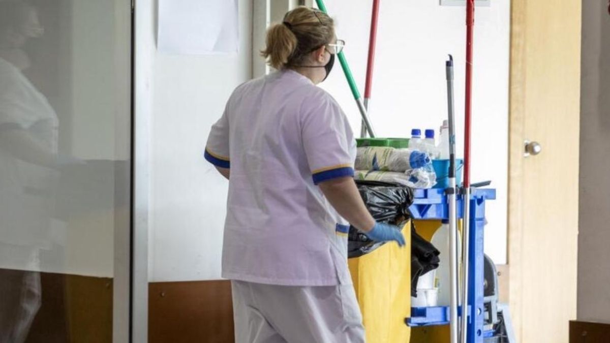 Ontsloeg een schoonmaker die in Alcampo werkte voor het verbergen van tonijn, mayonaise en ham in zijn schoonmaakproductkar: het is gepast