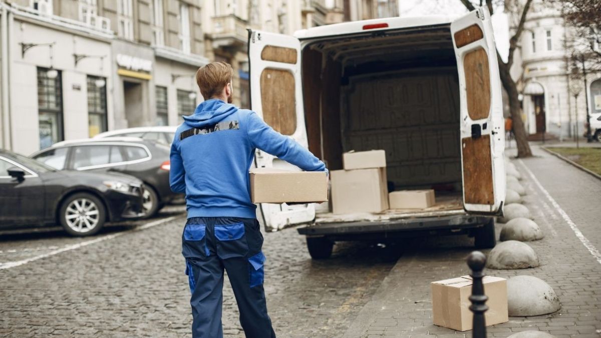 Randstad zoekt naar 500 distributeurs om in Madrid en Barcelona te werken: ze betalen 1500 euro en de oprichting is dringend