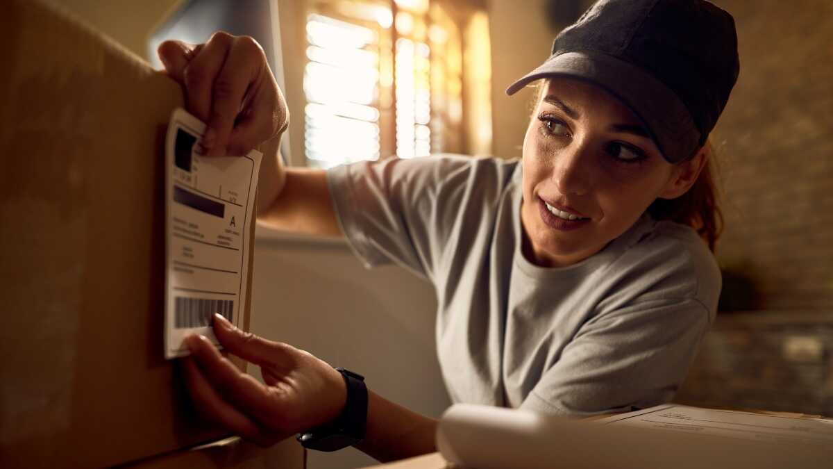 Ruim 13.000 zelfstandigen met tabakswinkels kunnen een extra inkomen krijgen als postkantoor-ophaalpunt