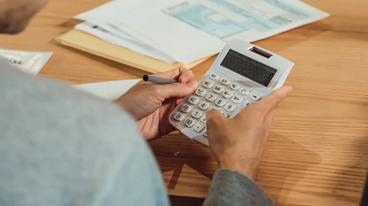 Moeten zelfstandigen belasting betalen over de rente die zij ontvangen van de Schatkist?