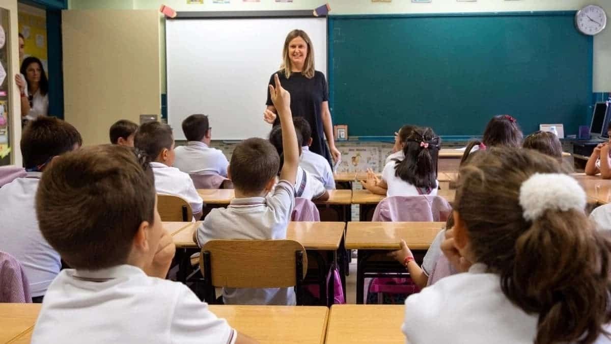 De sepe heeft personeel nodig om op deze scholen te werken en vraagt ​​niet om oppositie of ervaring