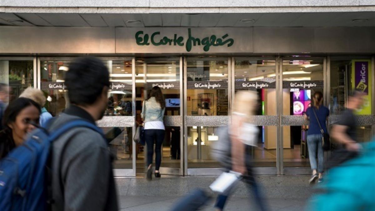 Heeft een chef van El Corte Inglés afgewezen met 35 jaar oud voor het profiteren van kortingen in elektronica: hij is niet ontvankelijk en zal 171.587,83 euro compensatie in rekening brengen