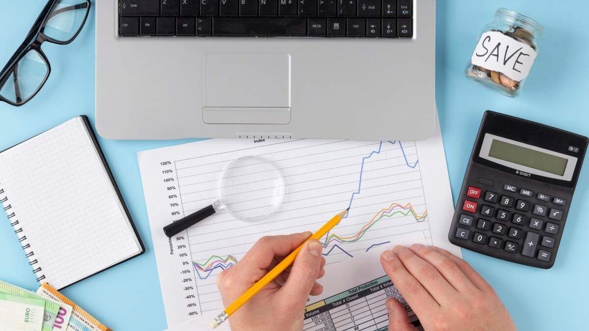 Duizenden kleine en middelgrote ondernemingen zullen vanaf januari te maken krijgen met een "lawine" aan kosten