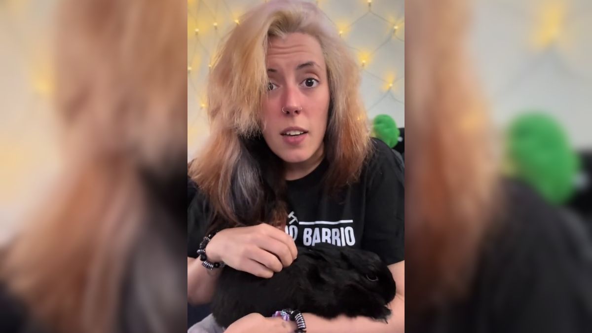 Een jonge vrouw zonder harde woorden: “Ik werk niet voor rechtse mensen, ook niet voor iemand die mij 20 uur betaalt, wil dat ik 50 uur doe en dan de extra’s in B betaal”